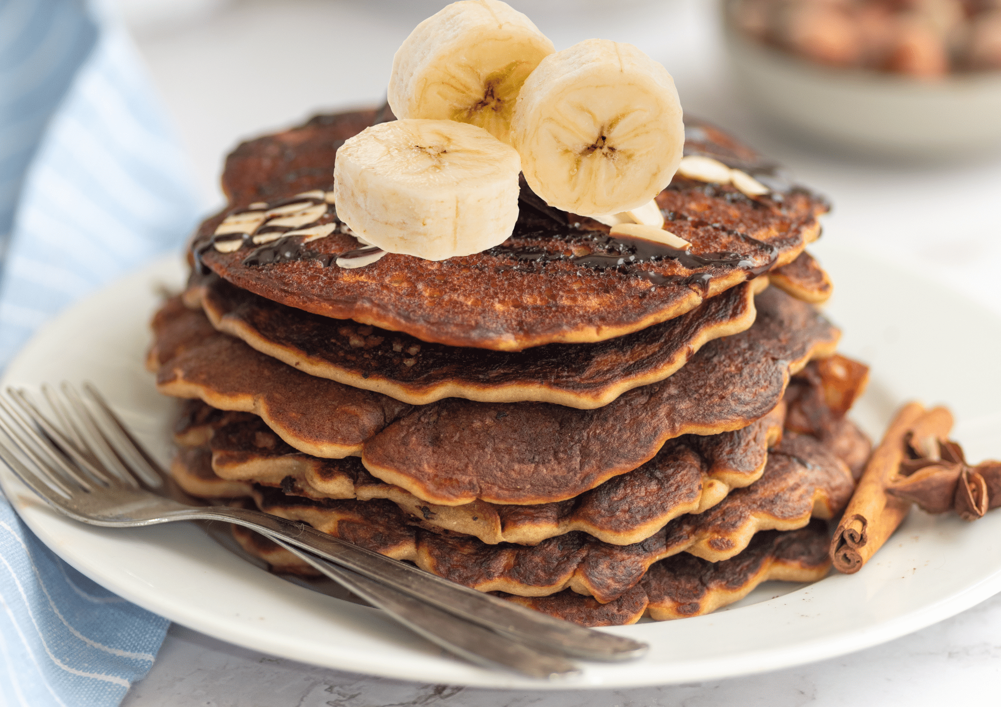 Exemple de recette : Pancakes chocolat-banane Un bon moyen de rendre le petit déjeuner attractif est de proposer des recettes simples et gourmandes. Voici une idée qui plaira aux petits comme aux grands.